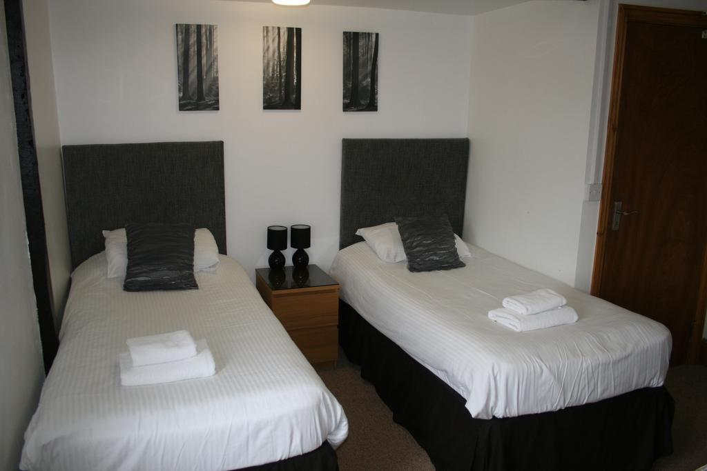 The Leaking Well Bed & Breakfast Dunhampton Екстериор снимка