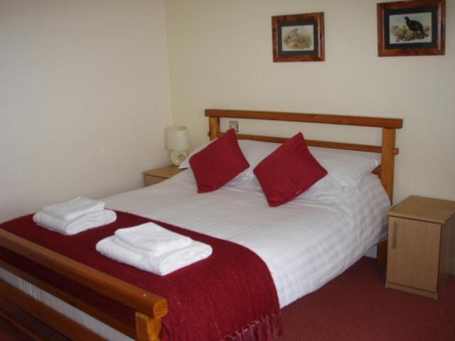 The Leaking Well Bed & Breakfast Dunhampton Стая снимка