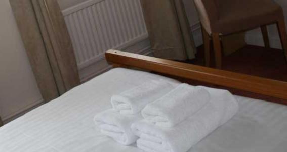 The Leaking Well Bed & Breakfast Dunhampton Стая снимка